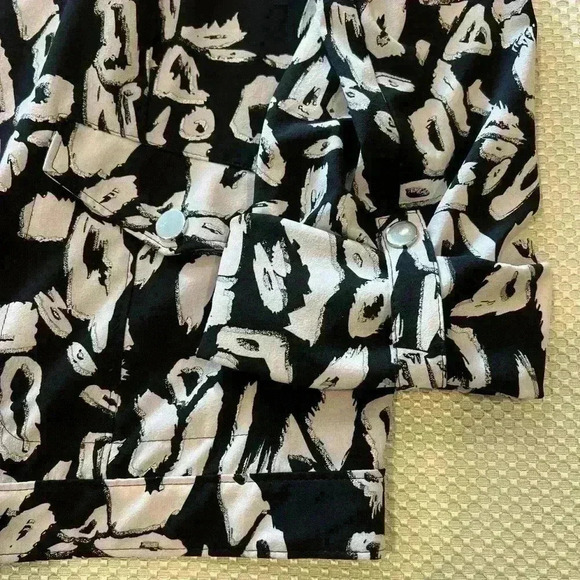 CHICOS SIZE 1 (M 8/10) Womens Medium ZENERGY activewear Lightweight Jacket - Picture 4 of 8